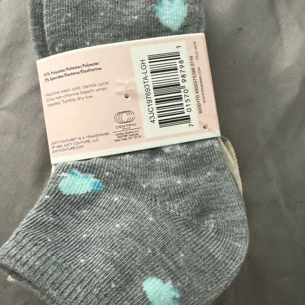 Juicy Couture 5 pair Women's Gray and Cream Ankle Socks